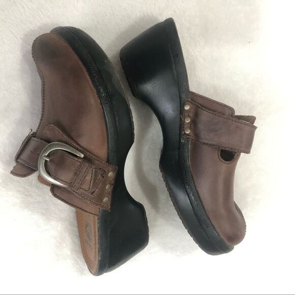 Crocs Brown Leather Slides Clogs Size 8 Y2K Cottagecore Gorpcore Comfort - Picture 7 of 7